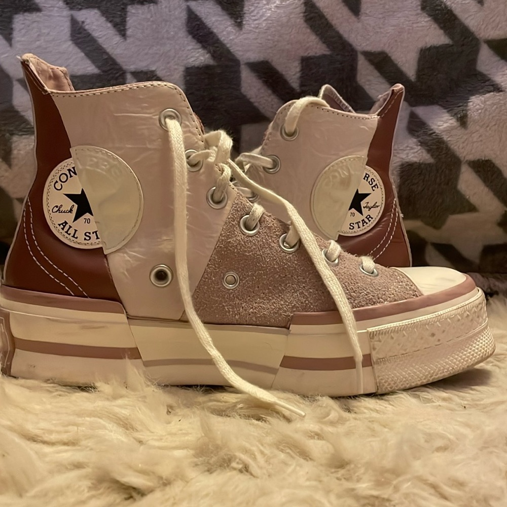 Pink platform converse